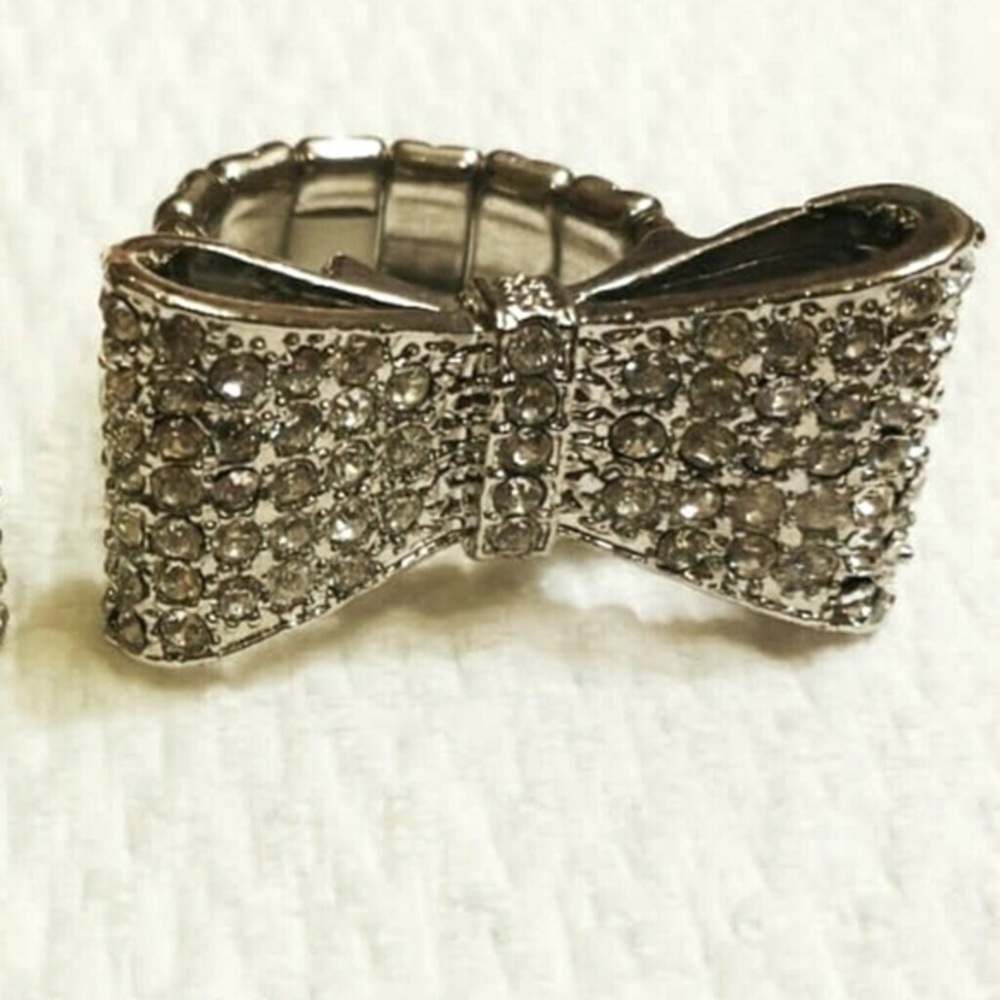 Rhinestoned Silver Tone Bow Stretchy Ring